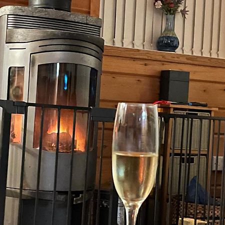 Luxury Peak District Lodge, Hot Tub, Log Burner, Nr Lake Rudyard Екстер'єр фото