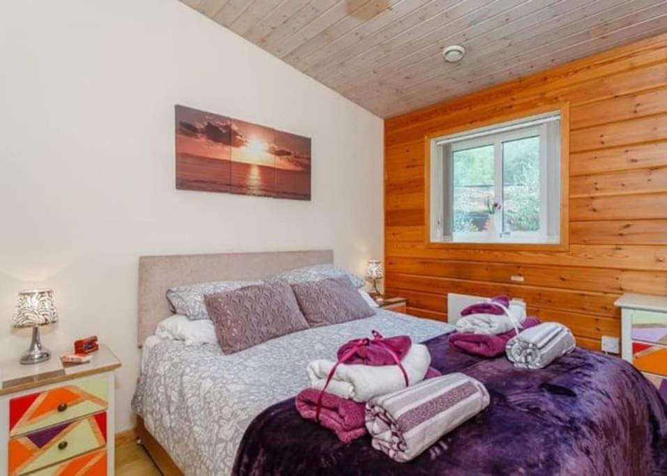 Luxury Peak District Lodge, Hot Tub, Log Burner, Nr Lake Rudyard Екстер'єр фото
