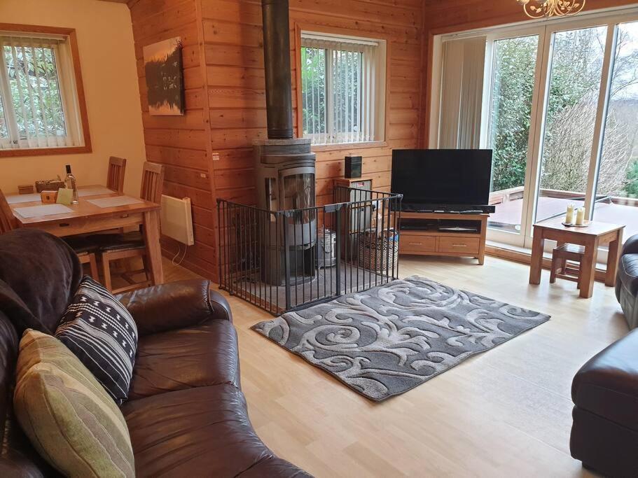 Luxury Peak District Lodge, Hot Tub, Log Burner, Nr Lake Rudyard Екстер'єр фото