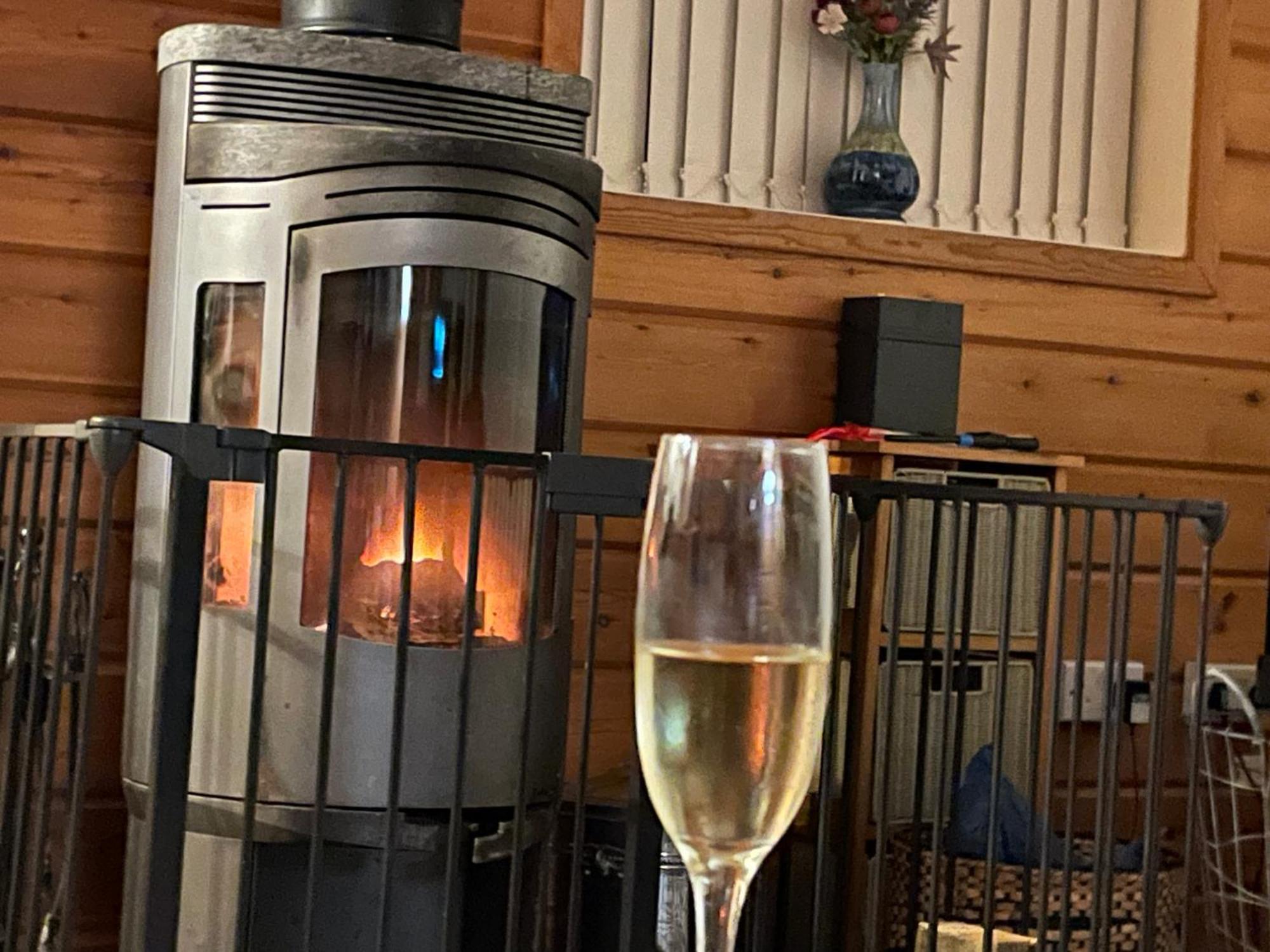 Luxury Peak District Lodge, Hot Tub, Log Burner, Nr Lake Rudyard Екстер'єр фото